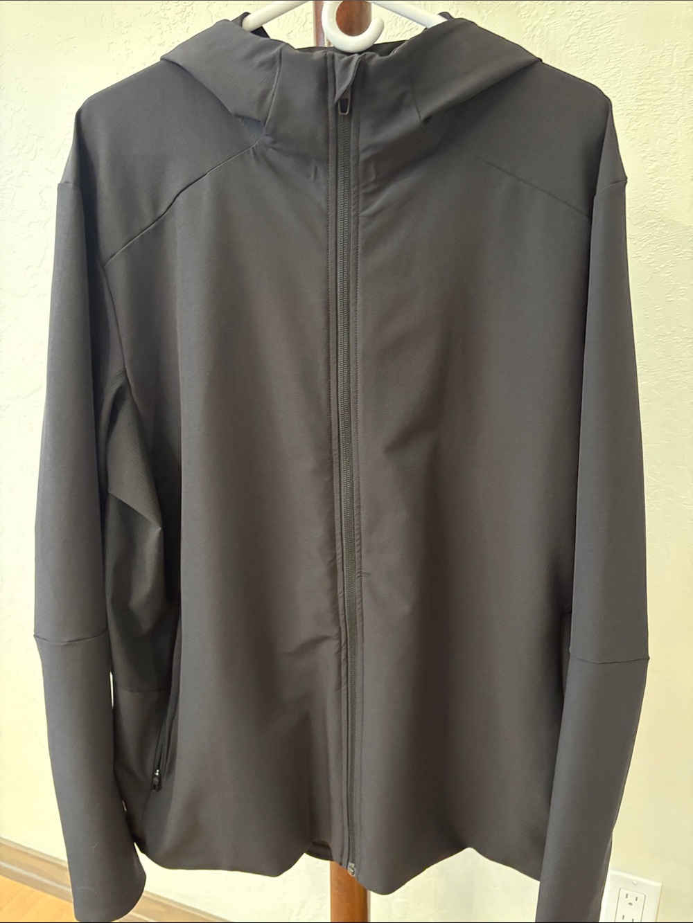 Men’s Lululemon hooded raincoat.